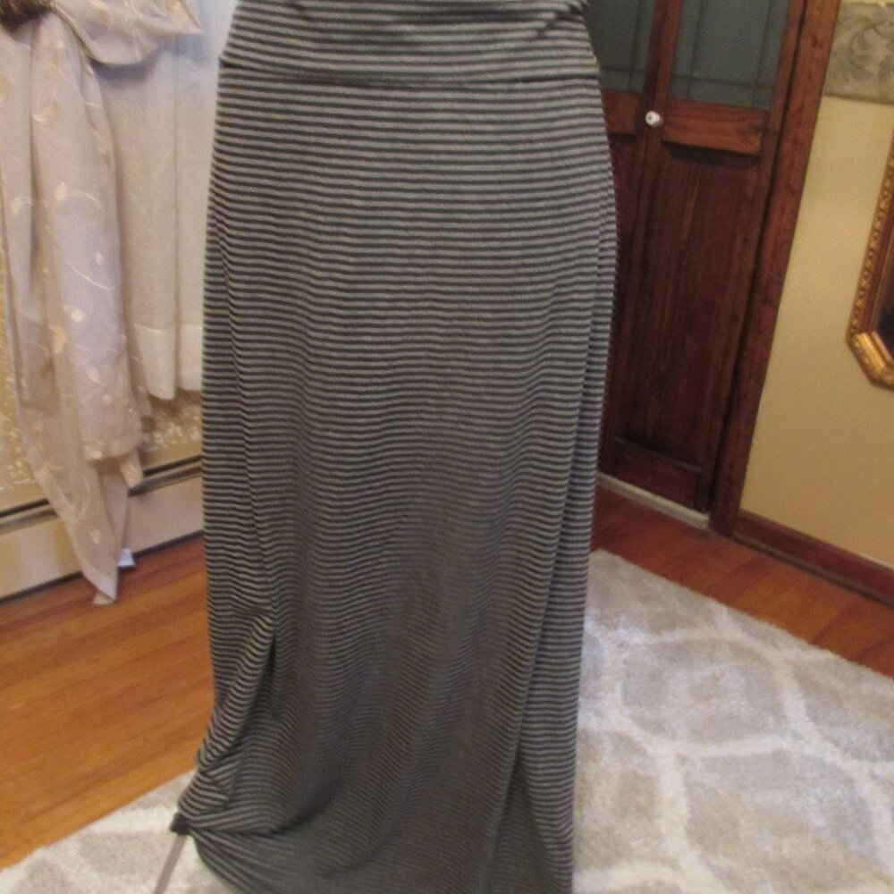 Ankle Length Skirt. Gray with Black Stripe.  XL-16-18